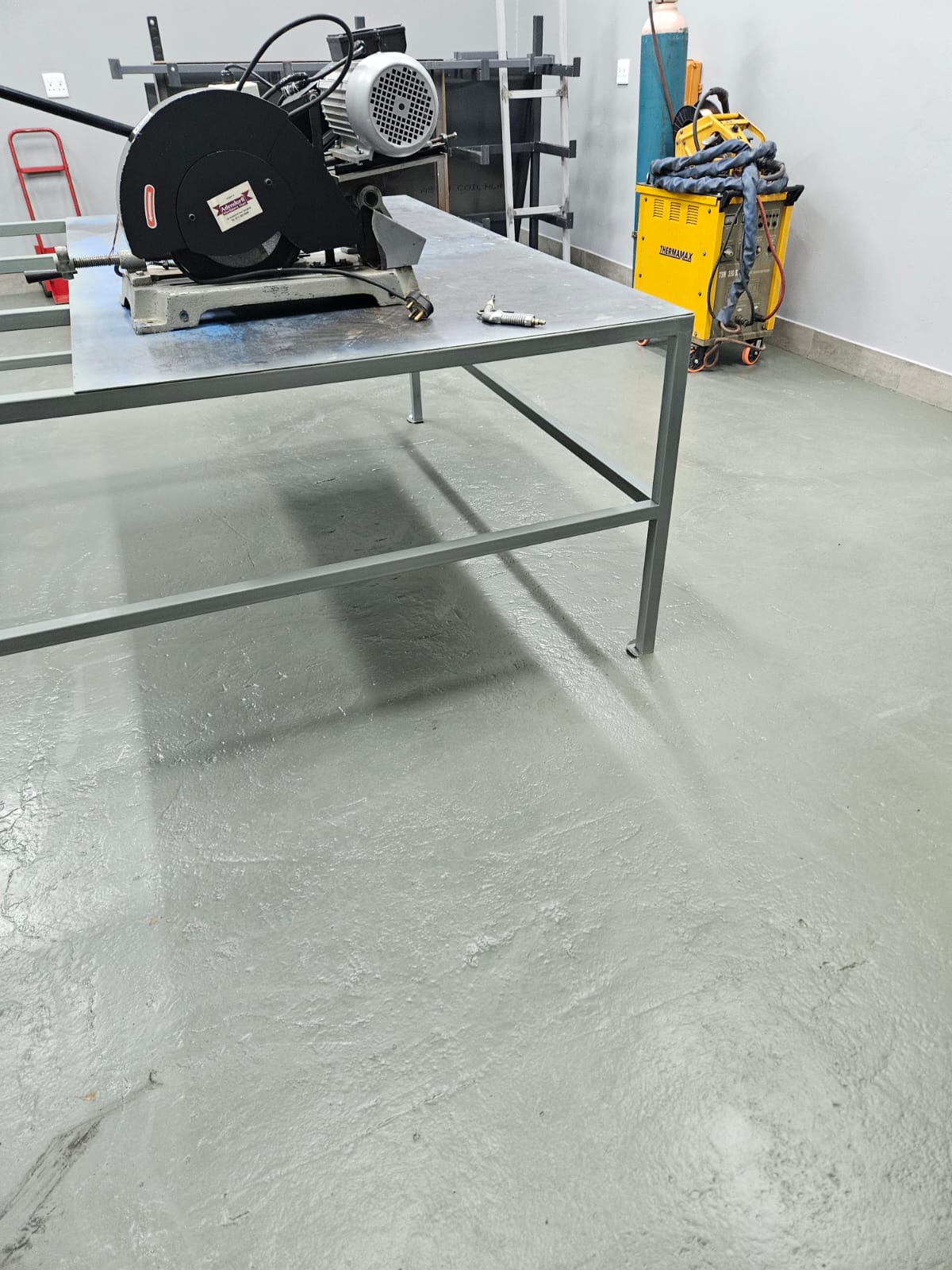 QUICK DRY ROAD MARKING PAINT